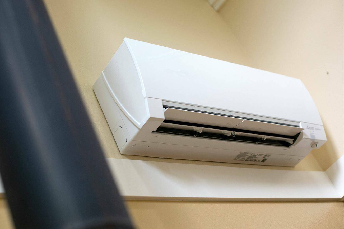 A Mitsubishi Electric heat pump is installed on the wall of Jim and Chris Hallճ home on Thursday, Sep. 7, 2023, near Langley, Washington. (Ryan Berry / The Herald)